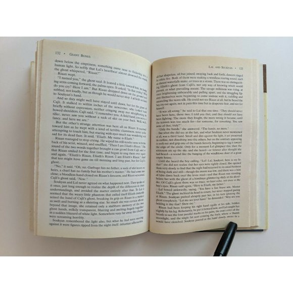 GIANT BONES 6 stories set in world of Innkeeper's Song PETER BEAGLE Rare HC GUC - Picture 10 of 12